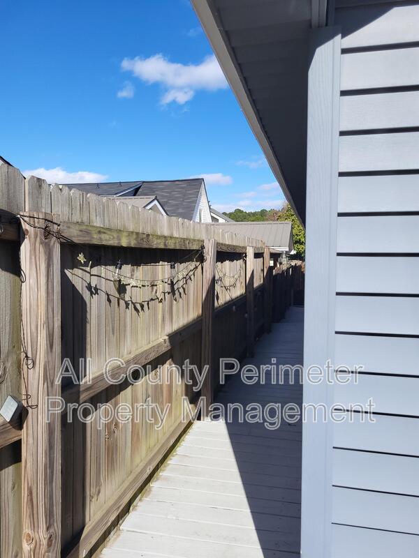Building Photo - 2957 Hawk Ct SE