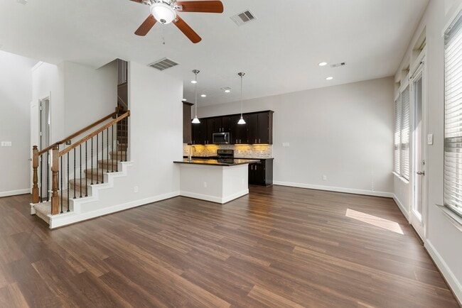 Building Photo - 23 Aventura Pl