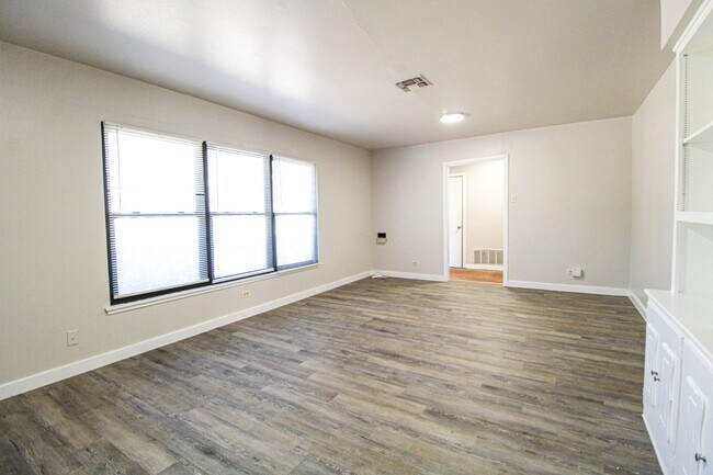 Building Photo - 434 Cosgrove St