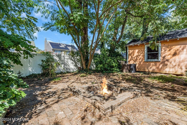 Building Photo - 105 Longfellow Ave