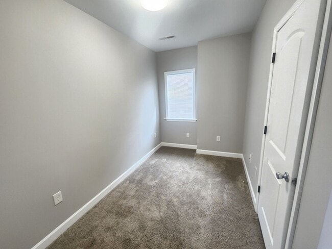 Building Photo - Beautiful Home in West baltimore