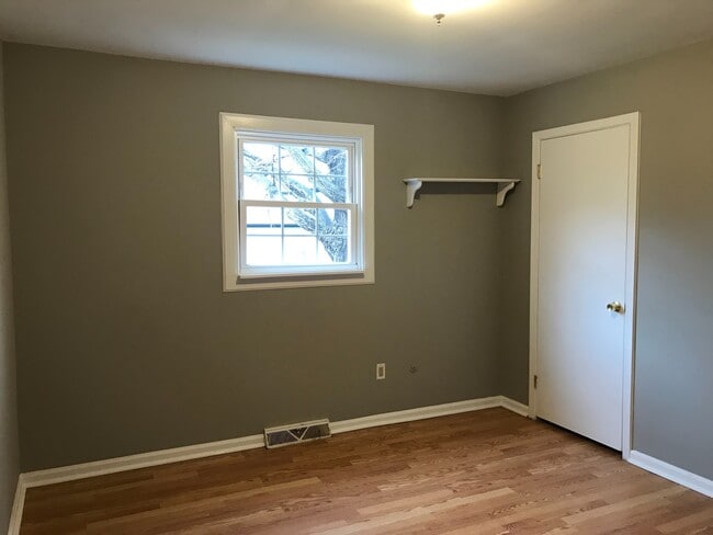 Building Photo - Simpsonville  3 Bedroom, 1.5 Bath Home Nea...