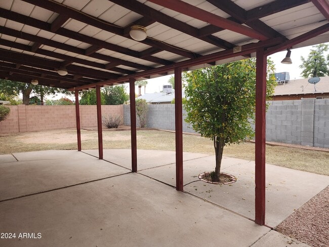 Building Photo - 8425 E Crestwood Way