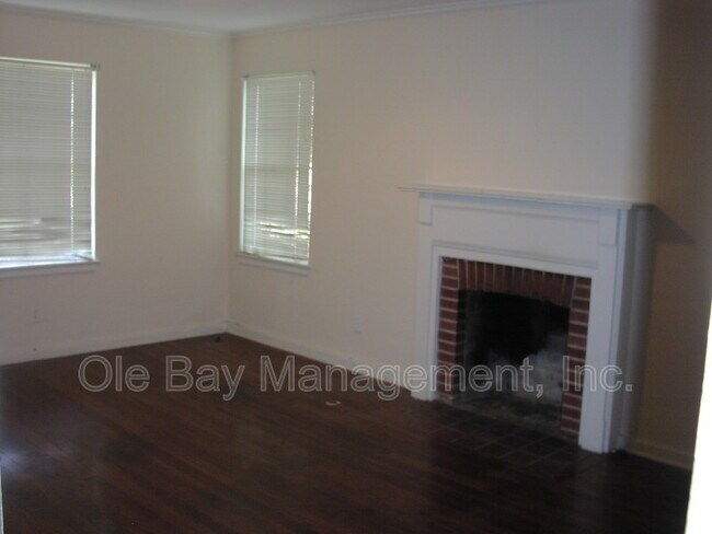Building Photo - 45 Hathaway Rd W