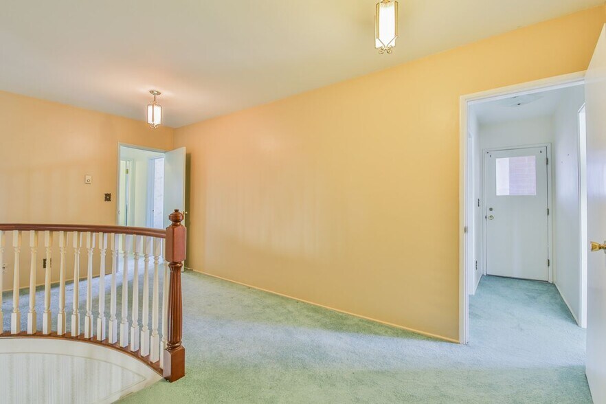 Building Photo - 3744 Pine Ave