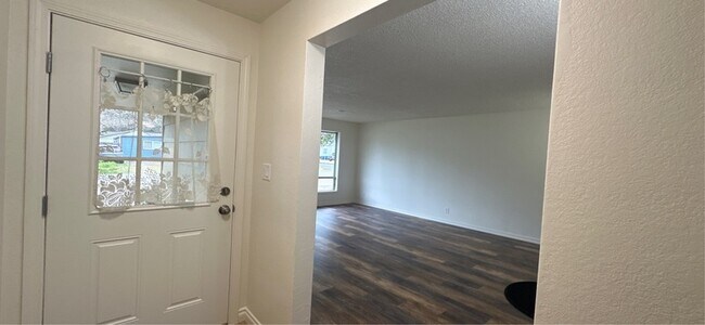 Building Photo - 938 Madison St