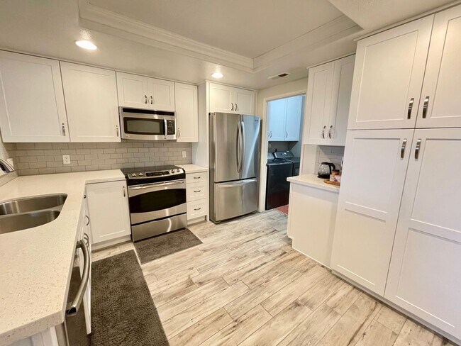 Building Photo - 3 Bedroom Carlsbad Townhouse!