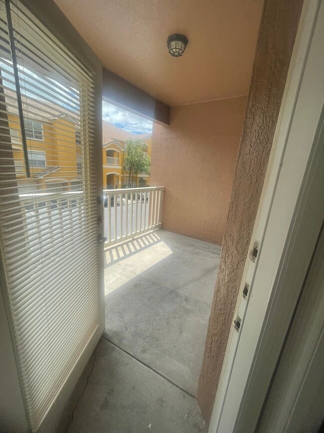 Building Photo - Beautiful condominium for Rent