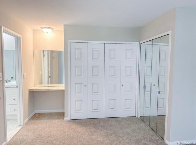 Building Photo - 41856 Langley Dr