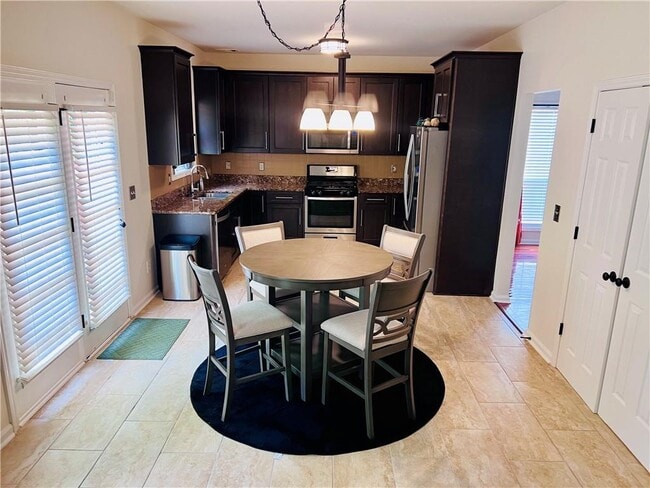 Building Photo - 1602 Silver Oak Dr