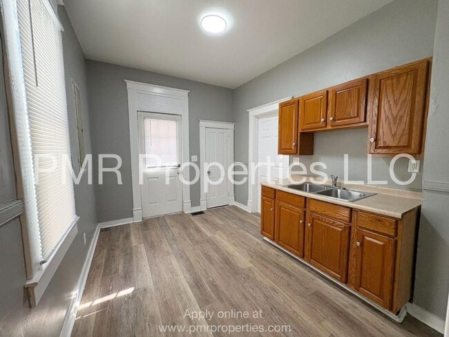 Building Photo - 2 Bedroom/ 1 Bathroom House