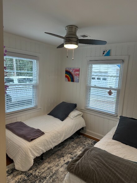 Building Photo - 313 73rd Ave N