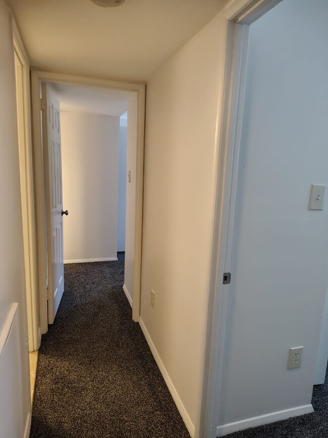 Building Photo - 7208-72C2 Donnell Pl