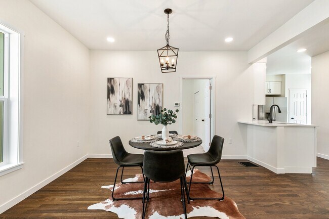 Building Photo - 227 N Walnut St