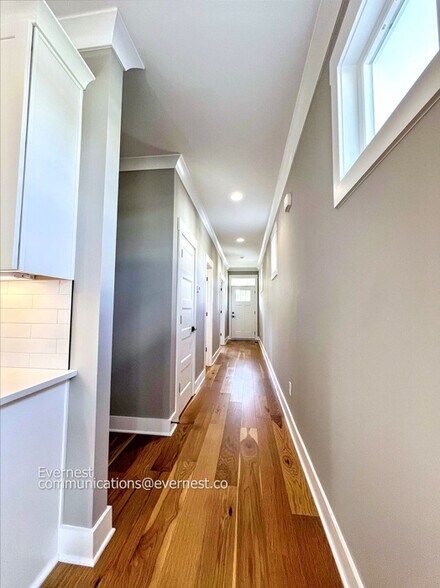 Building Photo - 1107 Walsh St