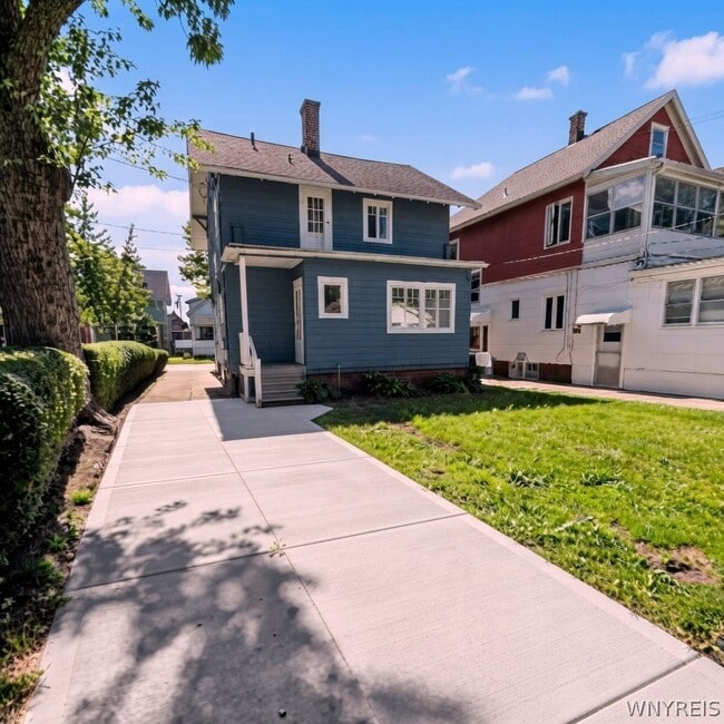 Building Photo - 75 W Hazeltine Ave