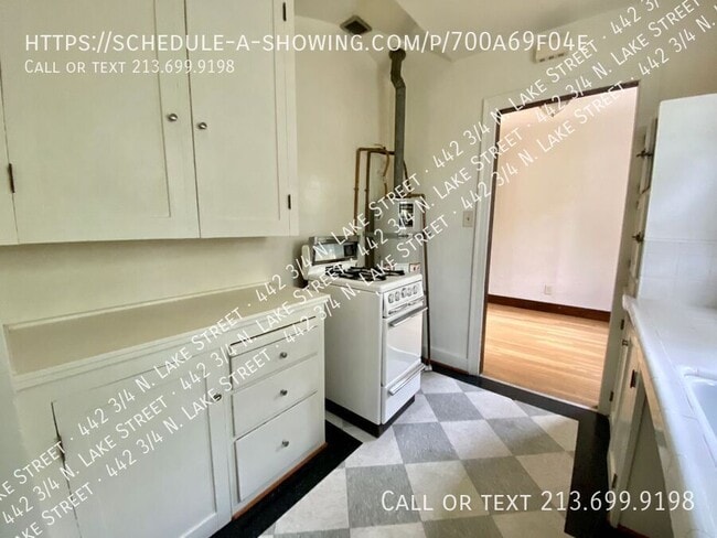 Building Photo - 442 3/4-444 N Lake St