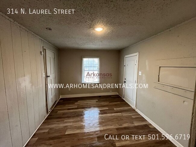 Building Photo - 314 N Laurel St