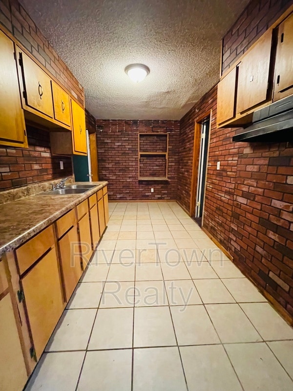 Building Photo - 4860 Leonard Rd