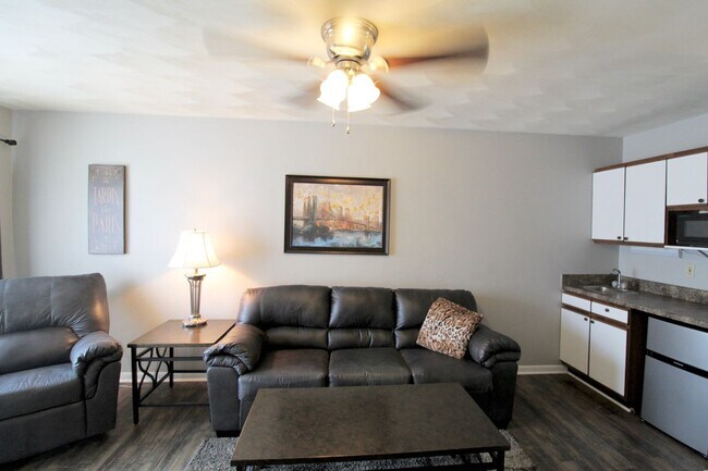 Building Photo - 1416 Bradley Dr