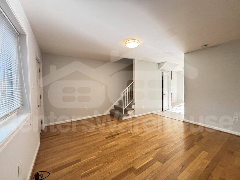 Building Photo - 1216 Westview Terrace