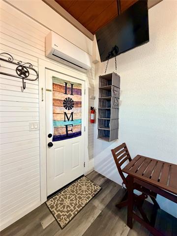 Building Photo - 925 Honeysuckle Ln