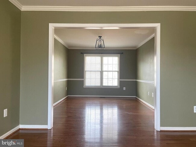 Building Photo - 32 Palace Ln