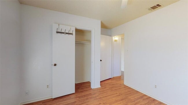 Building Photo - 918 Summer Trail