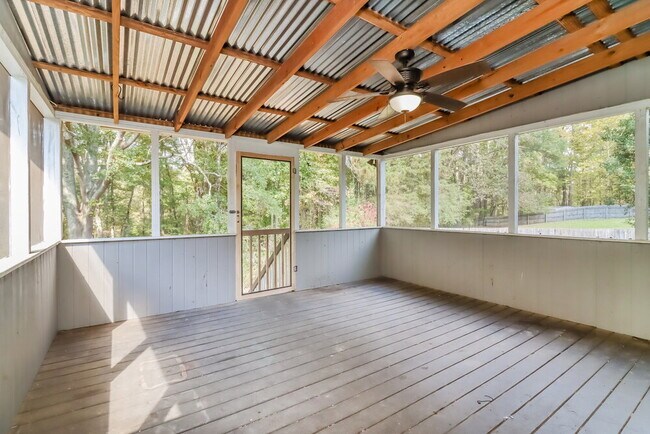 Building Photo - 909 N Lassetter Cir