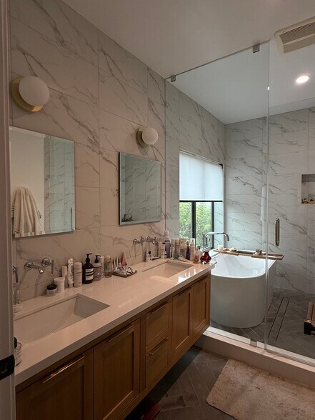 Building Photo - 4054 Jennings Dr
