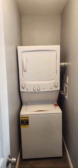 Building Photo - 14 Belden St