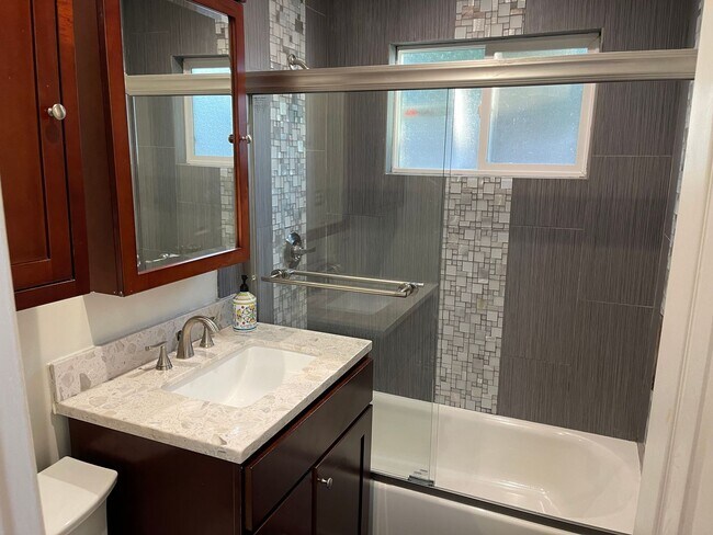 Building Photo - Beautiful 3 Bedroom Home in La Puente