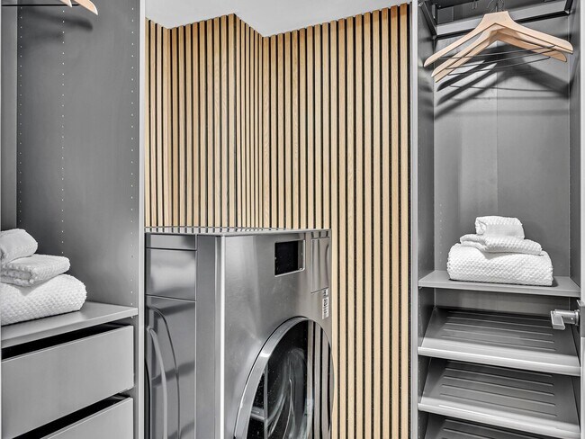 Building Photo - 21 Royal Palm Way