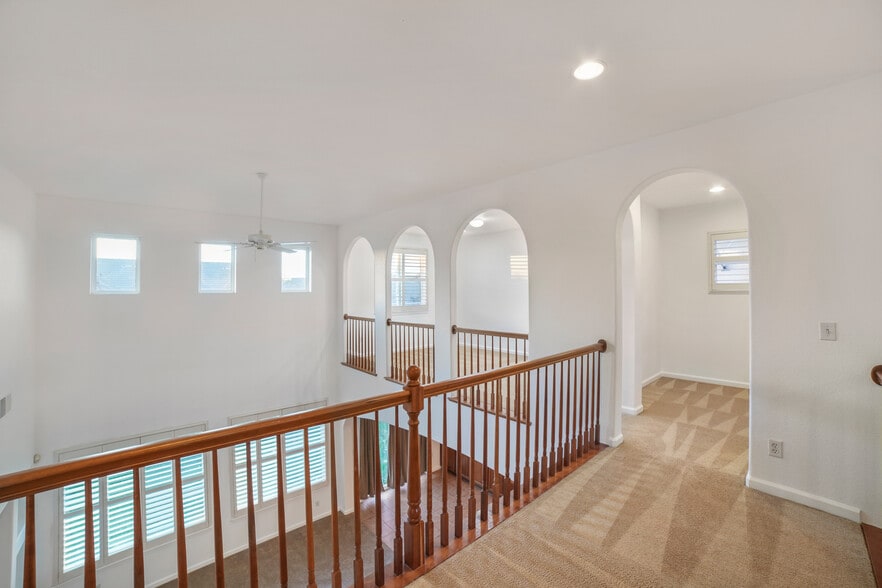 Building Photo - 10849 Brookfield Ave