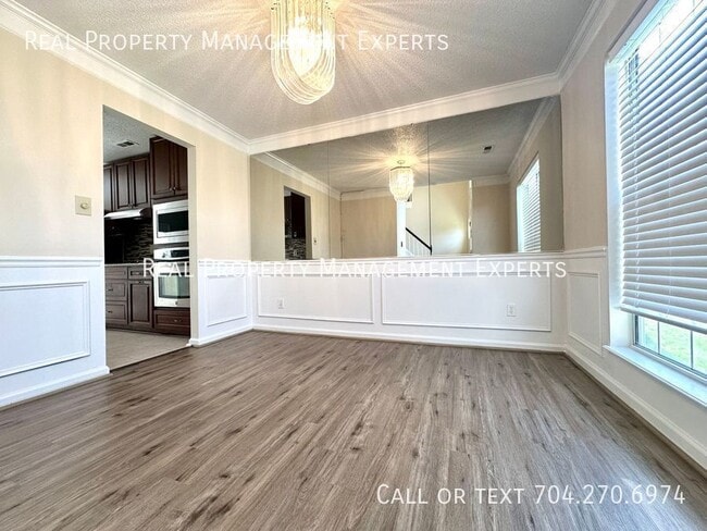 Building Photo - 7915 Vermilion Dr