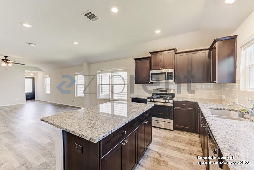 Building Photo - 9811 Marbach Brk