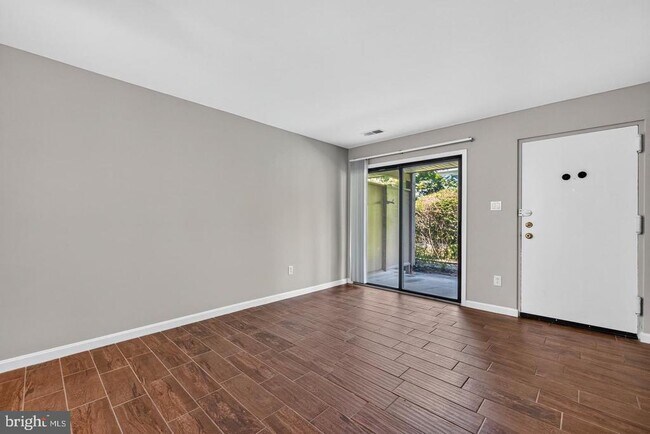 Building Photo - 8509 Barrington Ct