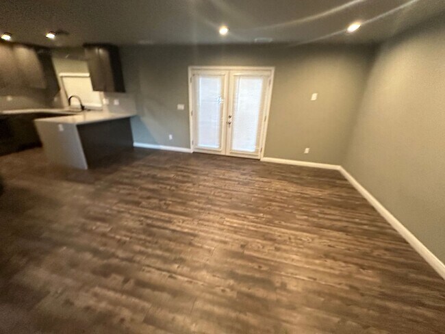 Building Photo - Charming 3 Bedroom 2 bathroom back house in the heart of San Diego's most desirable neighborhoods!