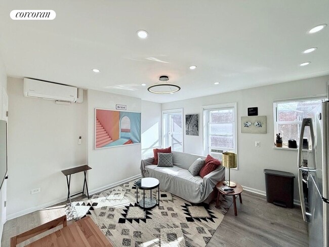 Building Photo - 716 Hancock St