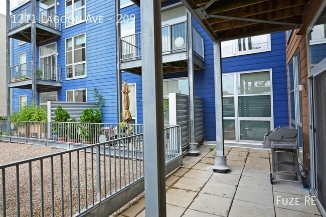 Building Photo - 1211 Lagoon Ave