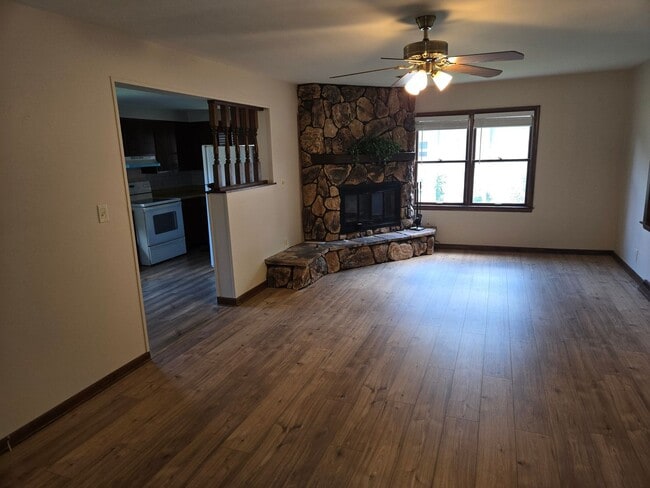 Building Photo - 3 bedroom in downtown Lake Geneva