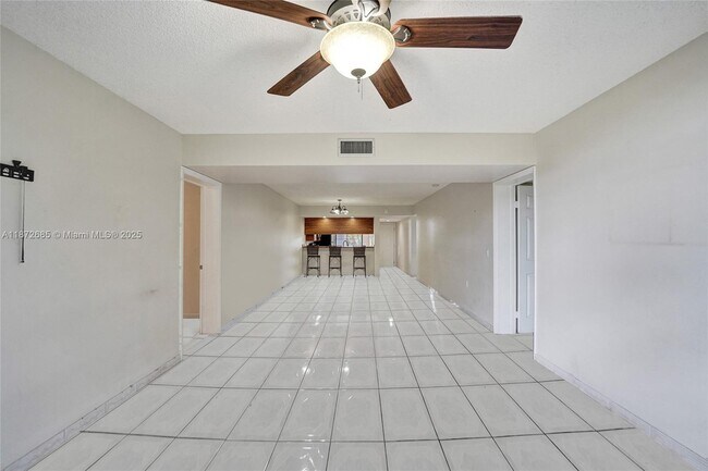 Building Photo - 1502 Whitehall Dr