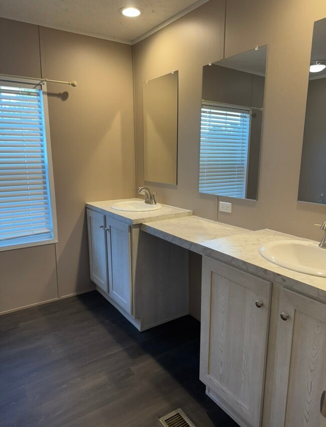 Building Photo - 459 Mason Hill Ln