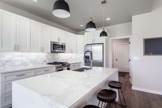 Building Photo - Fully Furnished New 5 Bed, 3 Bath Modern Home with over 3,241 Sq. Ft. on 2 Acres- MEAD SCHOOL DIS...