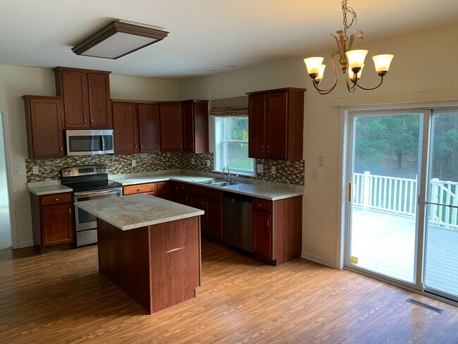 Building Photo - Beautiful Single Family For Rent NOW! Must...