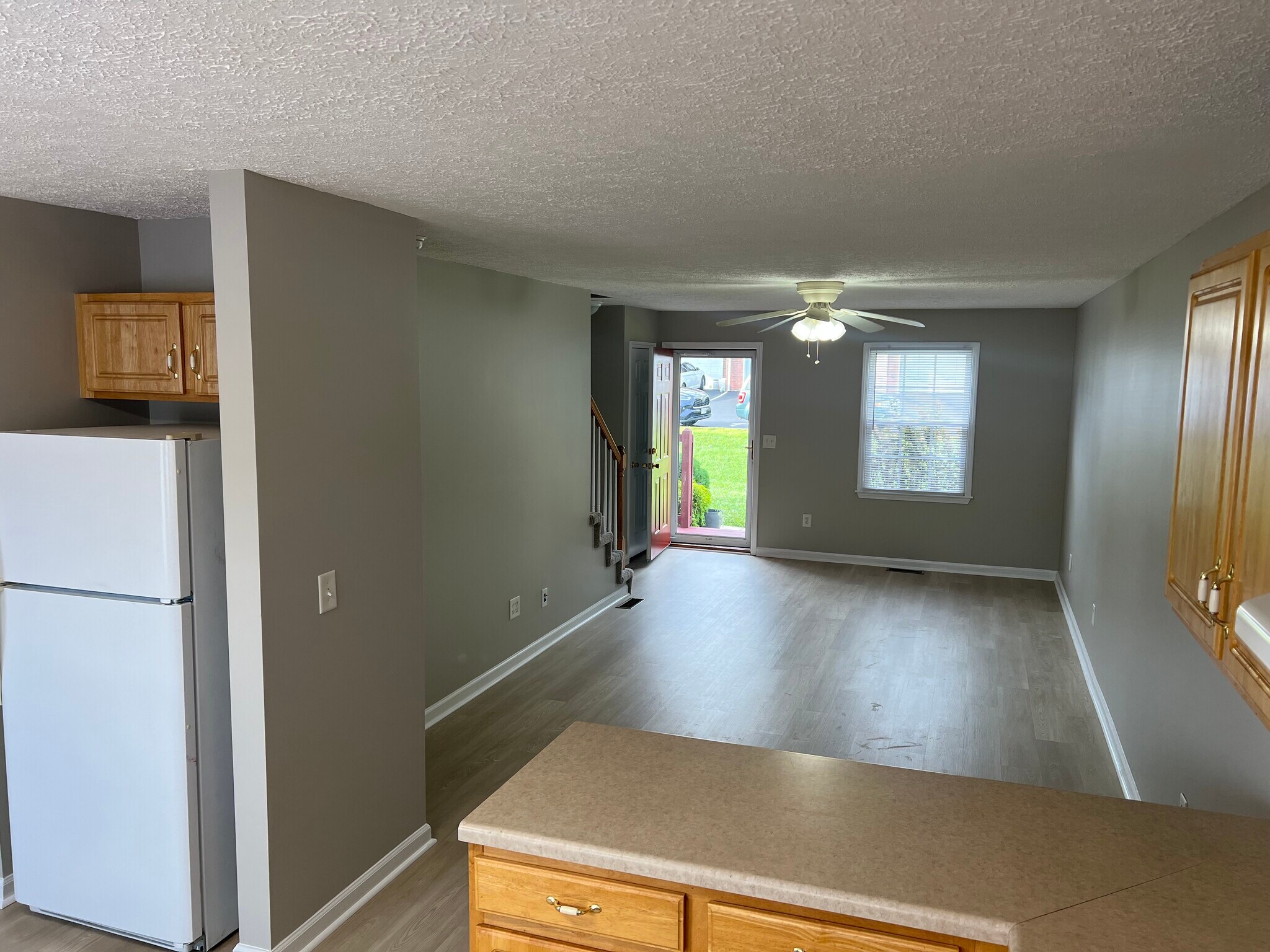 Building Photo - 577 Beaverview Dr