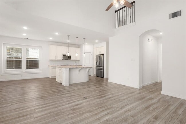 Building Photo - 13005 Blue Flora Dr
