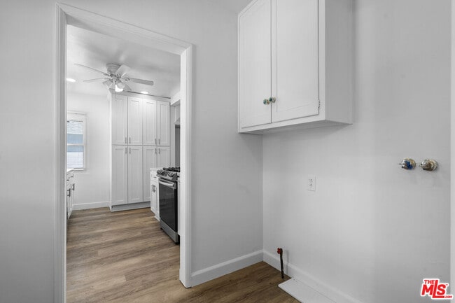 Building Photo - 214 N Martha Pl