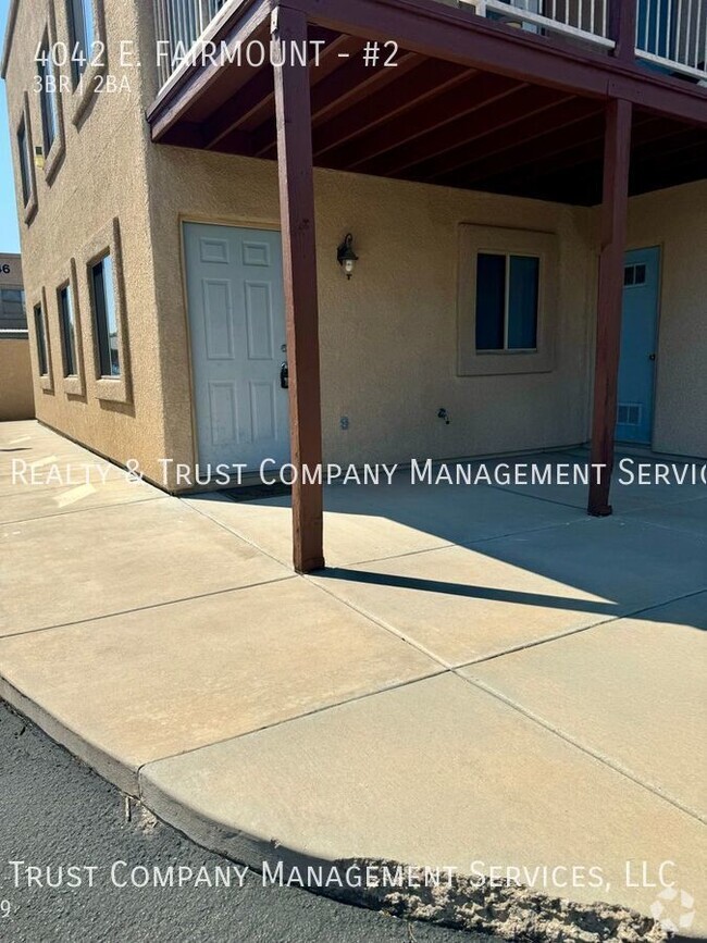 Building Photo - Spacious 3-bedroom unit!