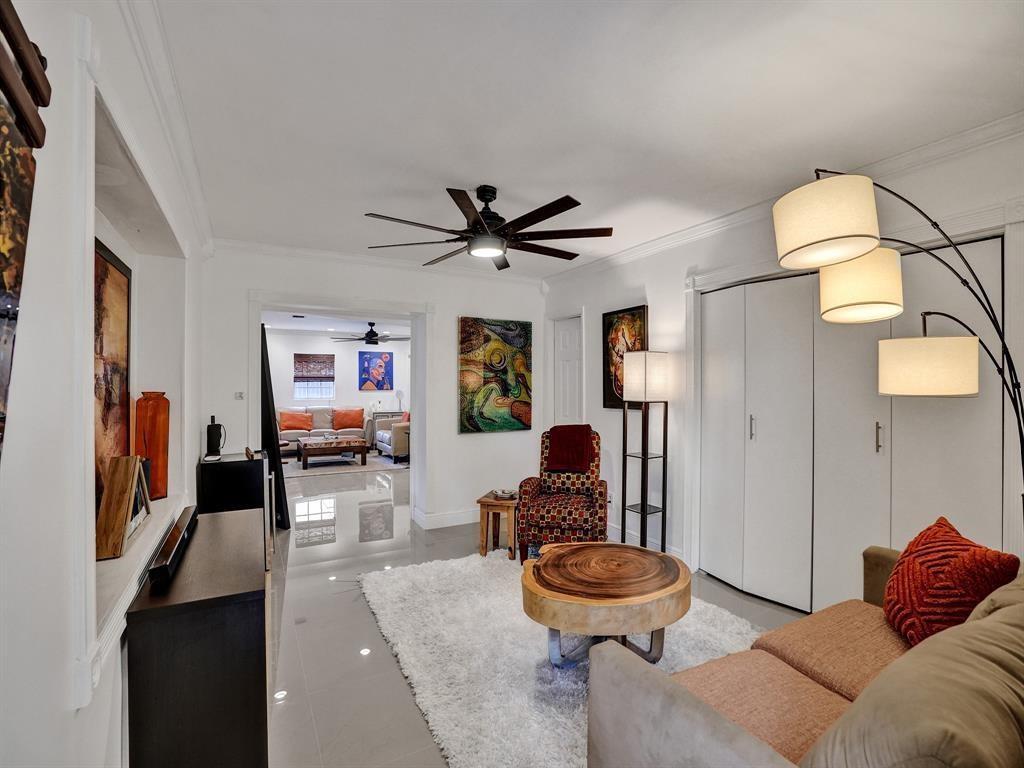 Building Photo - 814 SE 13th St